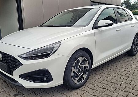 Hyundai i30 HB Family*Navi*LED*Shzg*Lhzg*PDC*Cam*16Zoll*