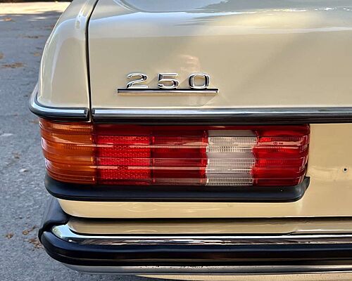 Mercedes-Benz 250 ungeschweißt / Vergaser neu / Top Zustand