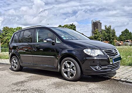VW Touran Volkswagen 1.4 TSIHighline, AHK, 7-Sitzer, Leder, Xenon