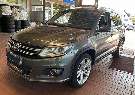 VW Tiguan Volkswagen 2.0 TSI R-LINE +BI-XENON+LEDER+AHK+PANO