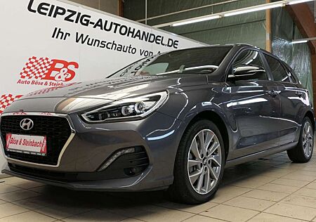 Hyundai i30 Passion + *LED*NAV*KAM*PDC*SHZ*GRA*APP*