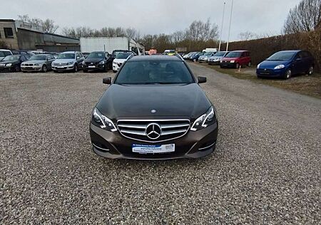 Mercedes-Benz E 250 T AVANTGARDE Autom.Navi.Xenon.Sitzhezung.