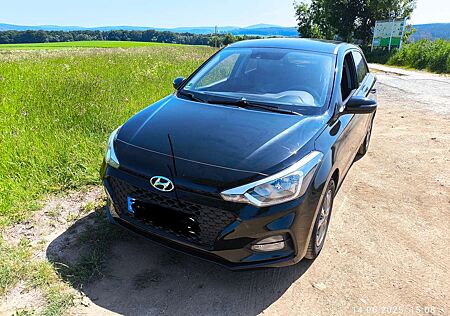 Hyundai i20 blue 1.2 YES!