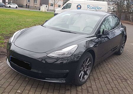 Tesla Model 3 Langstreckenbatt. Allradantrieb Dual Motor