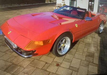 Ferrari 365 GTB/4 Cabrio Replica