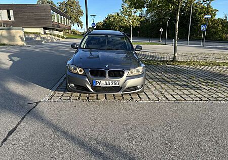 BMW 320i 320 Touring E91-Leder-Panoramadach- TÜV 03/26