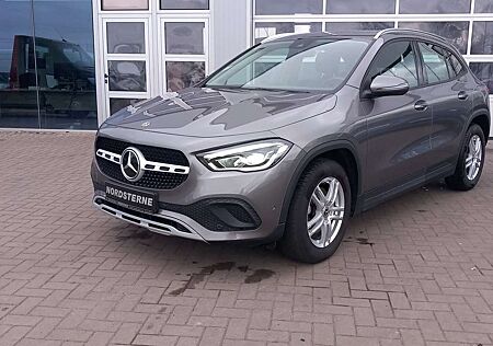 Mercedes-Benz GLA 180 d AUTOMATIK+NAVIGATION+AHK+MBUX+SHZ+LED