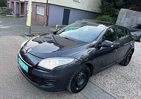 Renault Megane III Lim. 5-trg. Je t'aime*TÜV NEU*1 HAND*