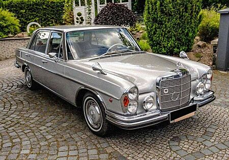 Mercedes-Benz 300 W109 SEL 3.5