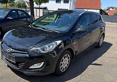 Hyundai i30 cw Classic KuppNeu,Ahk,Temp,Sitzh,8Fach,AUX