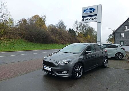 Ford Focus Lim. 1,5 EcoBoost 11kW ST-Line, RFK, Navi