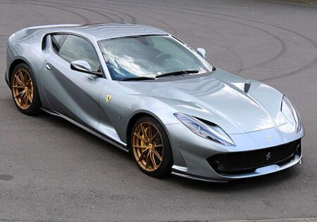 Ferrari 812 Superfast Lift/Pass. Displ./Full Carbon/JBL
