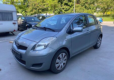 Toyota Yaris 1,0 Klima Euro 4 tel. 01708044052