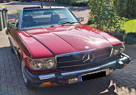 Mercedes-Benz SL 560 R107