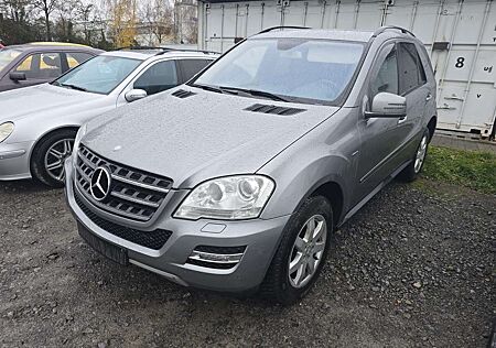 Mercedes-Benz ML 300 M-Klasse Diesel CDI 4Matic 7G-TRONIC DPF *AHK*