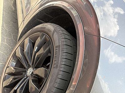 Volkswagen Touareg R-Line 4Motion Kratzer Vorne Rechts.