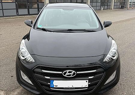 Hyundai i30 blue 1.6 CRDi YES! Silver