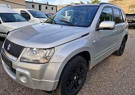 Suzuki Grand Vitara 2.0 4x4 Allrad !!