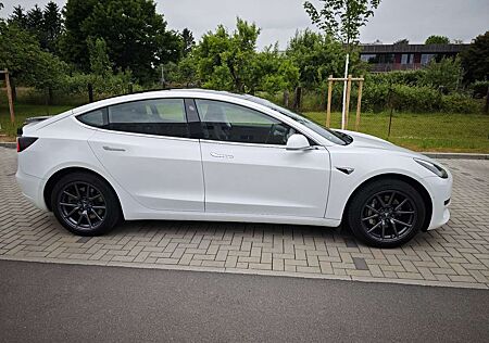 Tesla Model 3 Standard Reichweite Plus Hinterradantrieb
