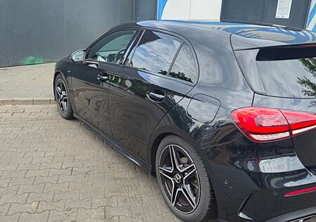 Mercedes-Benz A 180 7G-DCT AMG Line