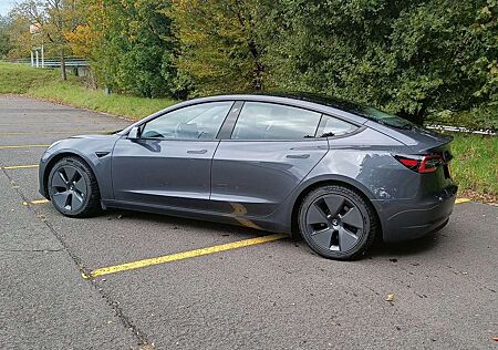 Tesla Model 3 Standard Reichweite Plus Hinterradantrieb