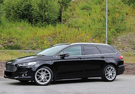 Ford Mondeo Turnier 2.0 TDCi PowerShift-Aut Allrad Titanium