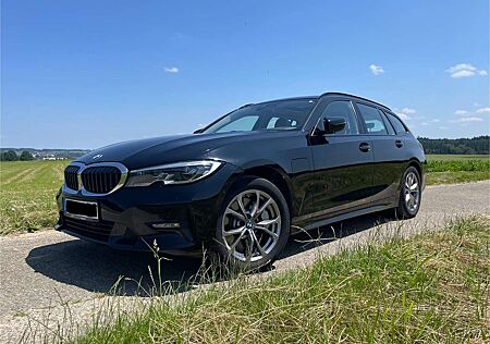 BMW 330e 330 Touring Aut. Sport Line