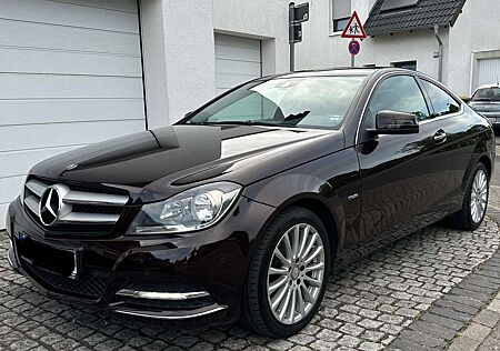 Mercedes-Benz C 250 CDI DPF Coupe (BlueEFFICIENCY) 7G-TRONIC