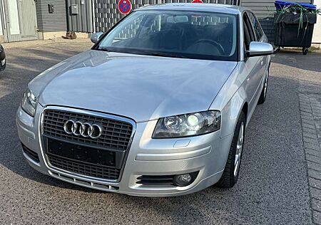 Audi A3 1.6 1.Hand Automatik Bi-Xenon SHZ Navi TÜV03/27