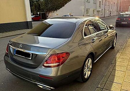 Mercedes-Benz E 200 Limusine