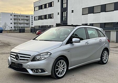 Mercedes-Benz B 200 Kamera Pano Navi