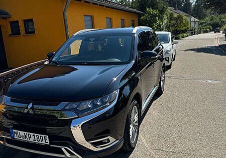 Mitsubishi Outlander 2.4 4WD Plug-In Hybrid Top