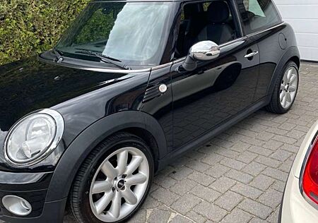 Mini ONE Pepper/8fach bereift/Alufelgen/92.000km