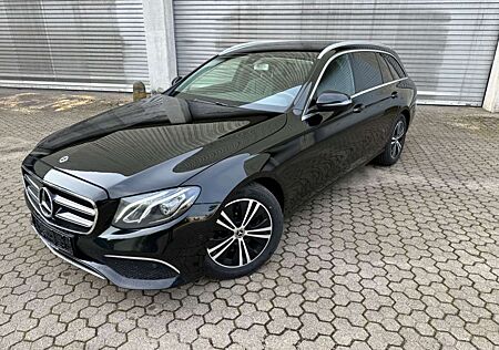 Mercedes-Benz E 220 d 4Matic*9G-Tr*R.Cam*Navi*Widescreen*AHK*