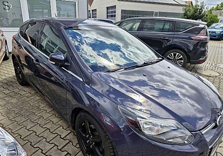 Ford Focus 1,0 Titanum EcoBoost Start/Stop, Allwetterreifen