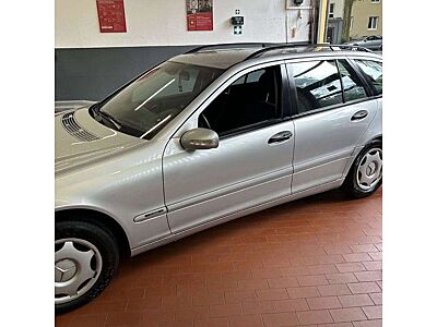 Mercedes-Benz 220
