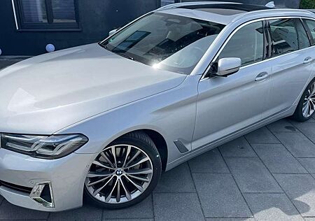 BMW 530d 530 5er Touring Diesel Touring Aut. Luxury Line