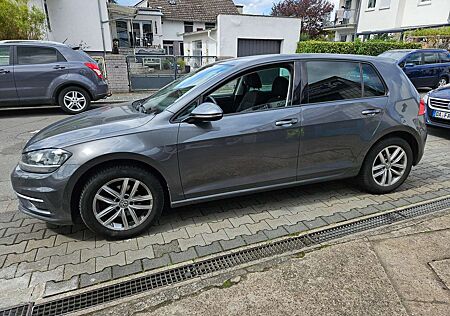 VW Golf Volkswagen 1.0 TSI (BlueMotion )Trendline PDC, Sitzheizung