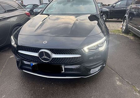 Mercedes-Benz CLA 200 Shooting Brake AMG Line