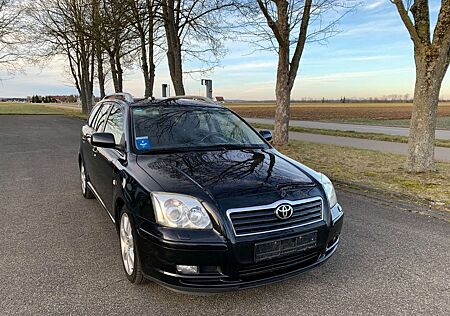 Toyota Avensis Kombi 2.0 Executive