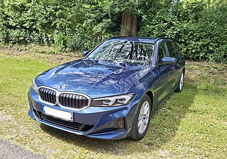 BMW 320 d Touring xDrive AHK Allrad SHZ DAB Garantie LED