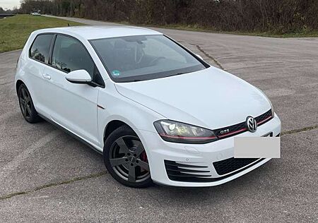 VW Golf GTI Volkswagen Performance BlueMotion Technology