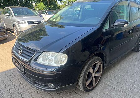 VW Touran Volkswagen Highline