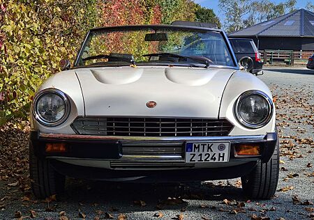 Fiat 124 Spider Mit vielen wertvollen Ersatzteilen