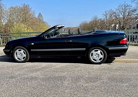 Mercedes-Benz CLK 320 Cabrio Elegance, Kamera, CarPlay, topp