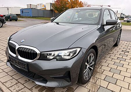 BMW 318 i AUTOMATIK/NAVI/SHZ/LED/UNFALLFREI/1HAND