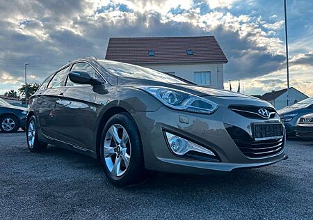 Hyundai i40 5 STAR EDITION SHZ + PDC + AHK + TEMP