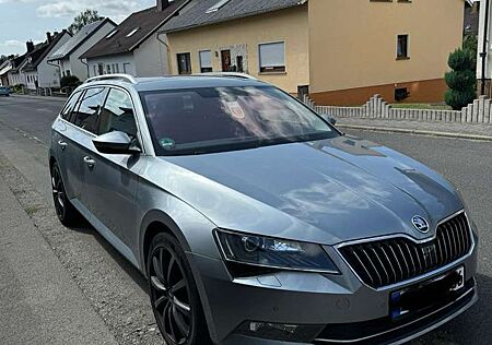 Skoda Superb Ambition 2 liter TDI AHK, SHZ, 8 Fach bereift