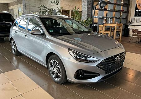 Hyundai i30 Trend LED Navi R.Cam SHZ PDC DAB+ Spurassist