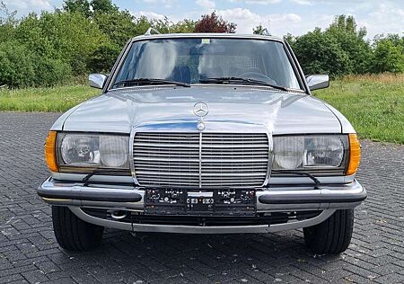 Mercedes-Benz E 280 280TE Rostfr.Tüvneu deutsch Megaausstattung Top